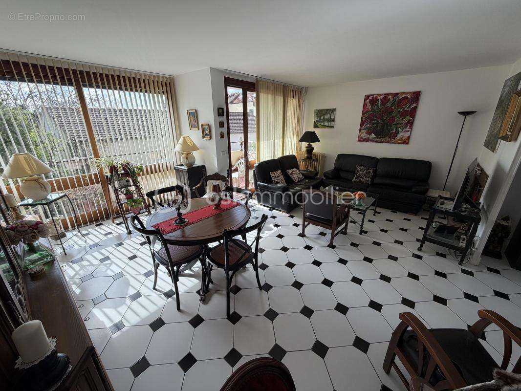 Appartement à CORBEIL-ESSONNES