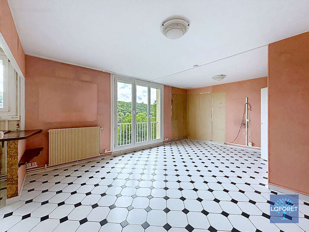 Appartement à COLLONGES-AU-MONT-D'OR