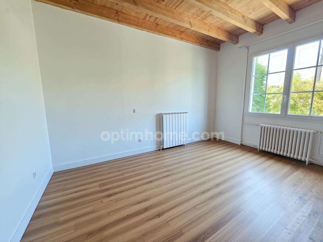 Charmante maison de plain-pied 90 m² deux chambres et un bureau –au Calme, très bon état et sans vis-à-vis ! ANGOULEME (16) - photo 7