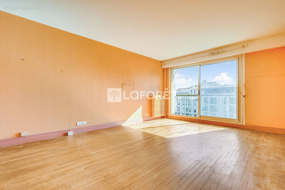 Appartement à PARIS-14E