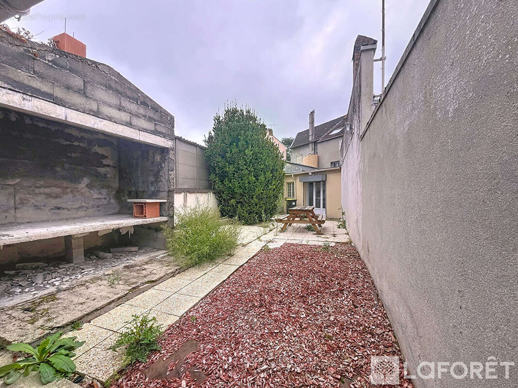 Commerce à SAINT-MICHEL-SUR-ORGE