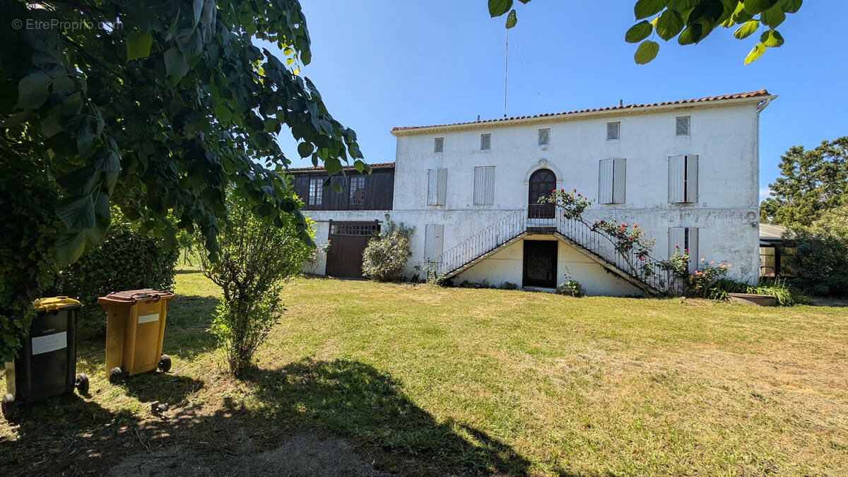 Maison à REIGNAC