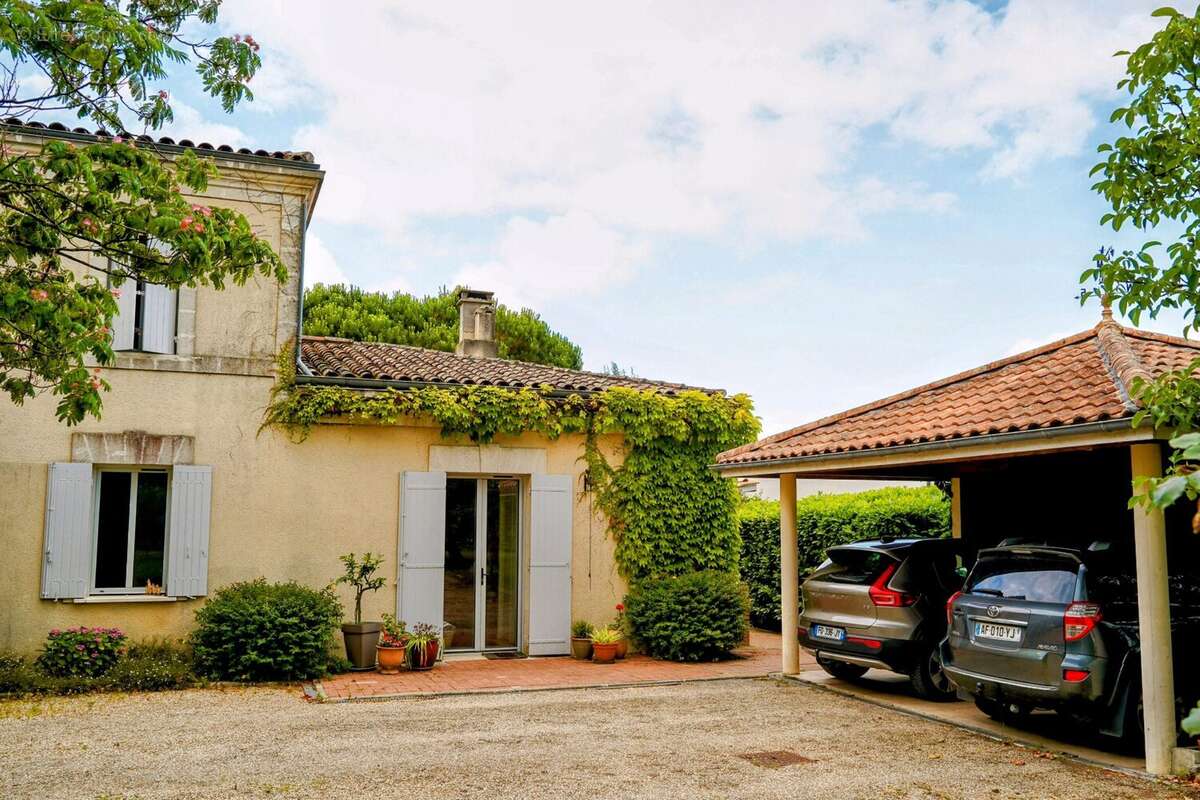 Maison 268 m² à Carbon-Blanc  - photo 6