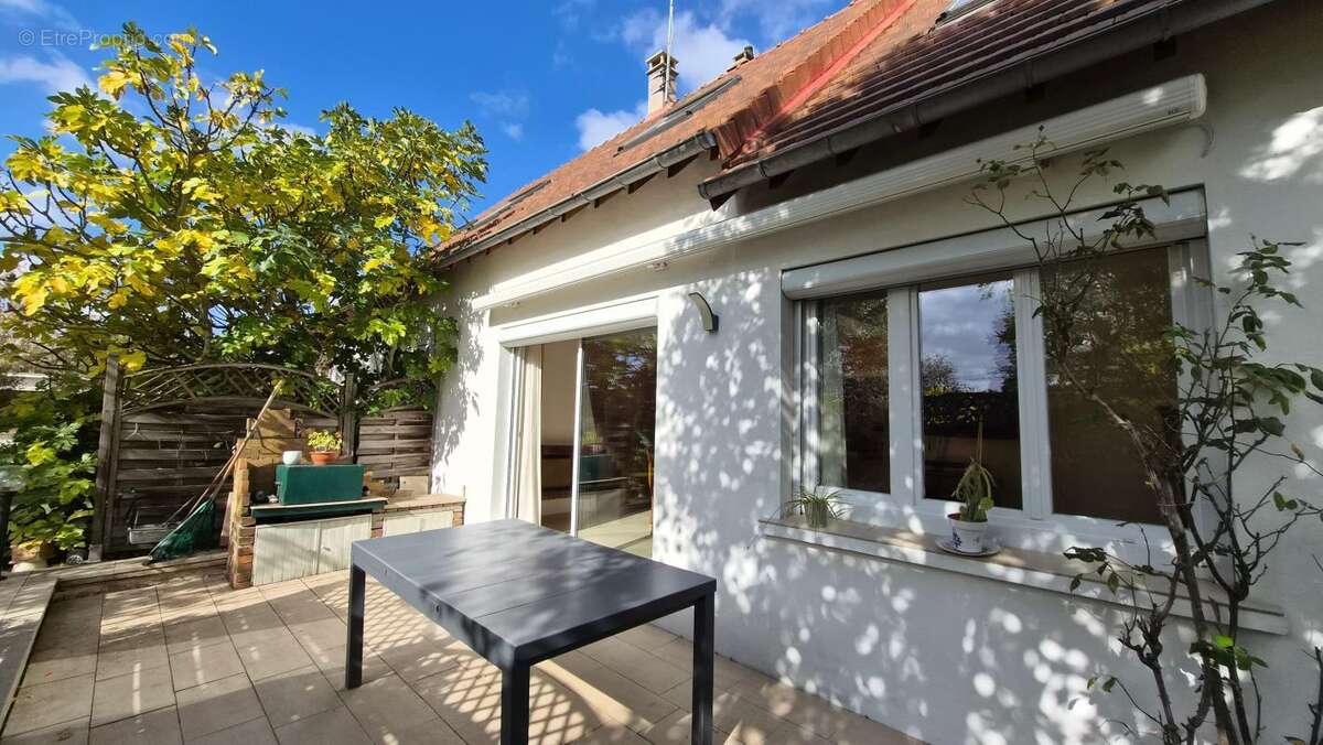 Maison à SAINT-GERMAIN-LES-ARPAJON