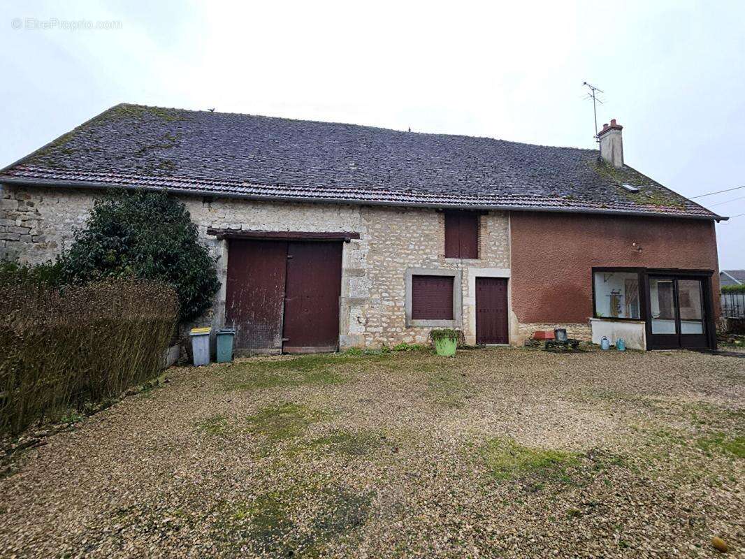 Maison à MAGNY-SAINT-MEDARD