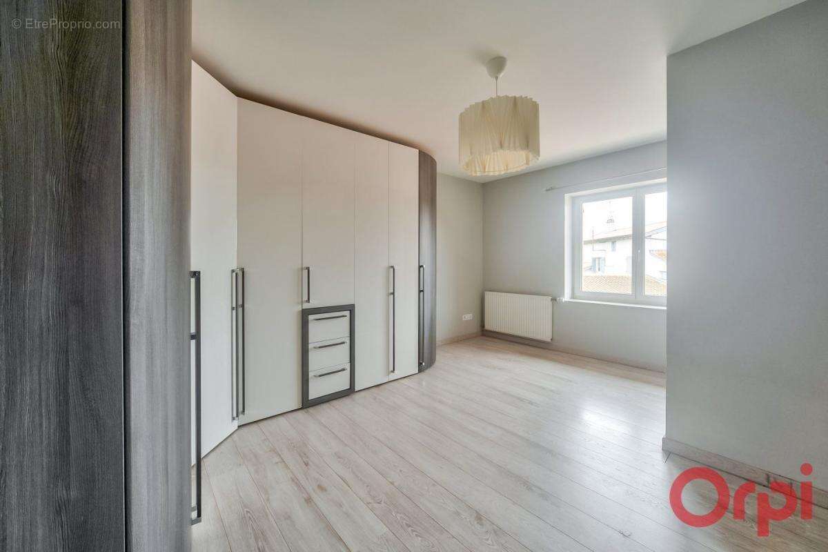 Appartement à CHARNAY-LES-MACON