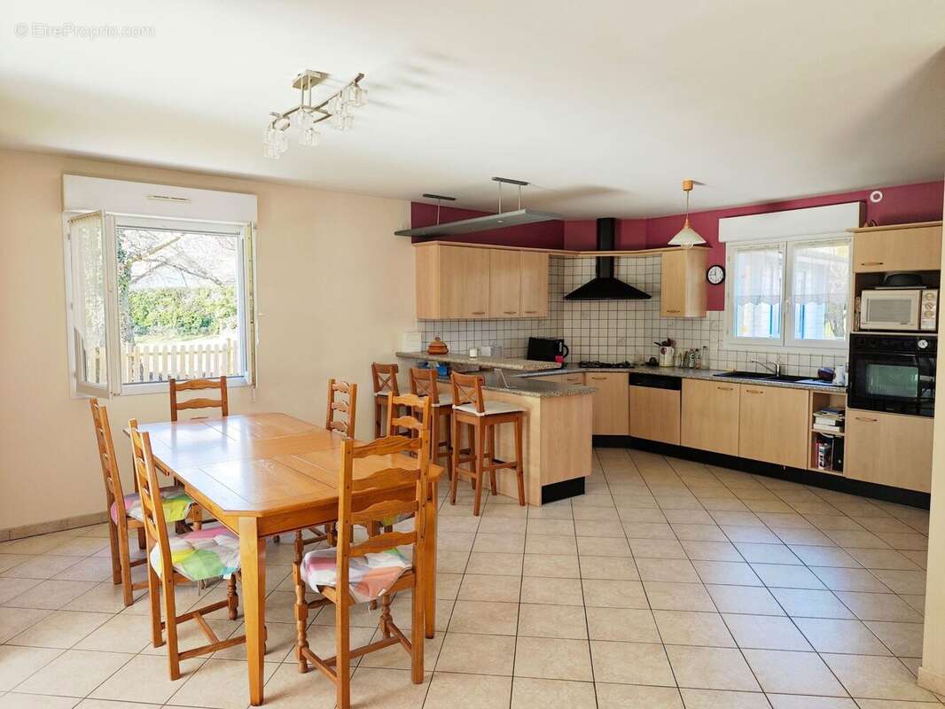 Maison 124 m² à Gex  - photo 4
