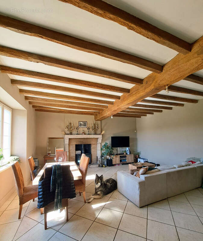 Maison à SAINT-AMAND-SUR-SEVRE