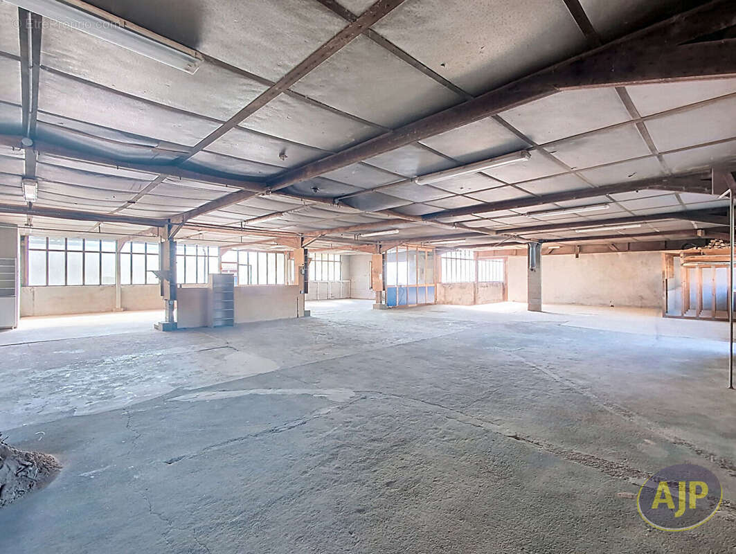 Commerce à MONTAIGU