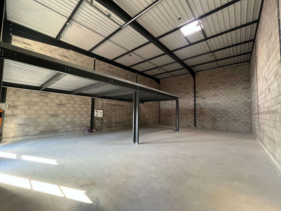 Commerce à VILLETTE-D&#039;ANTHON