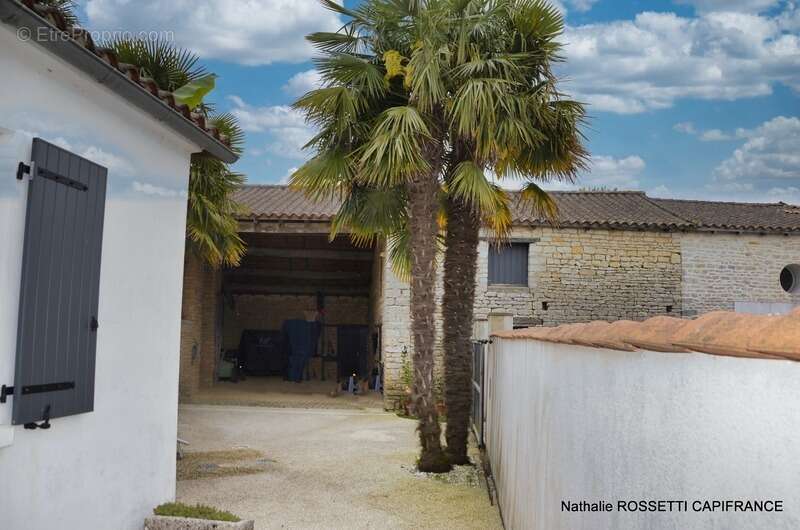 Maison à vendre 6 pièces LA GREVE SUR MIGNON (17)Maison de charme avec jardin paysagé et dépendance – 133 m² habitables sur 947  - photo 44