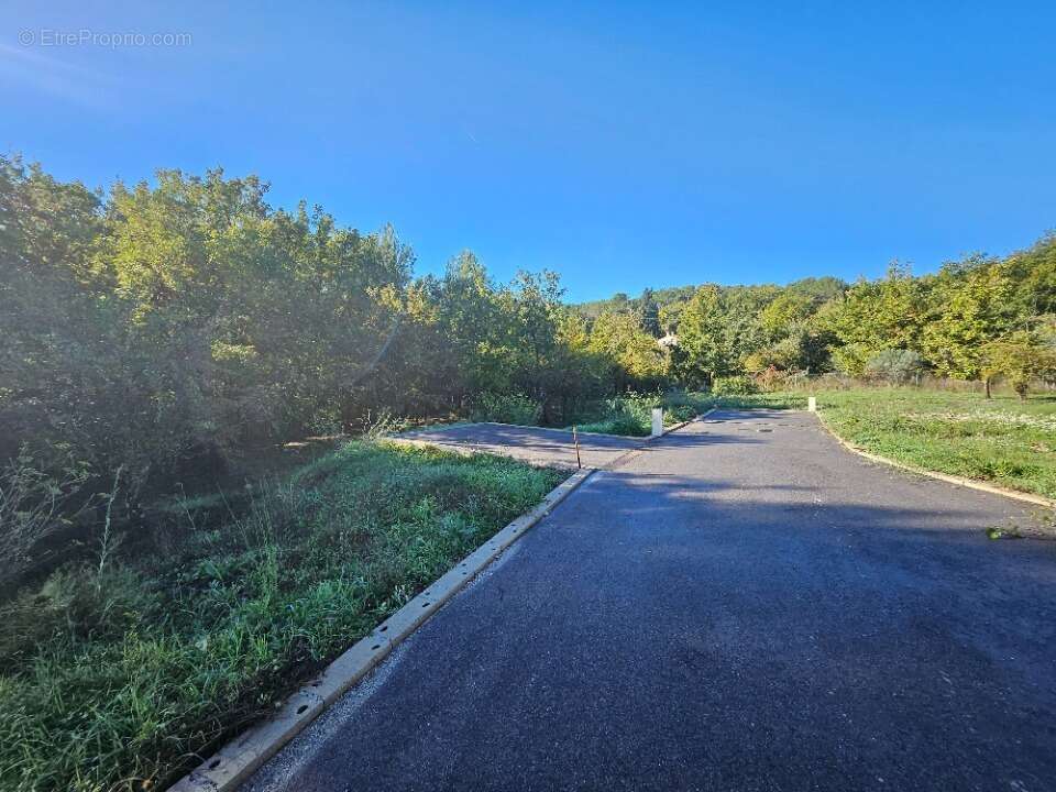 Terrain 610 m² à Greasque  - photo 5