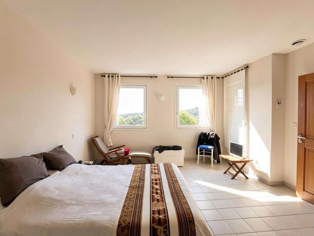   - Maison à MIRABEL
