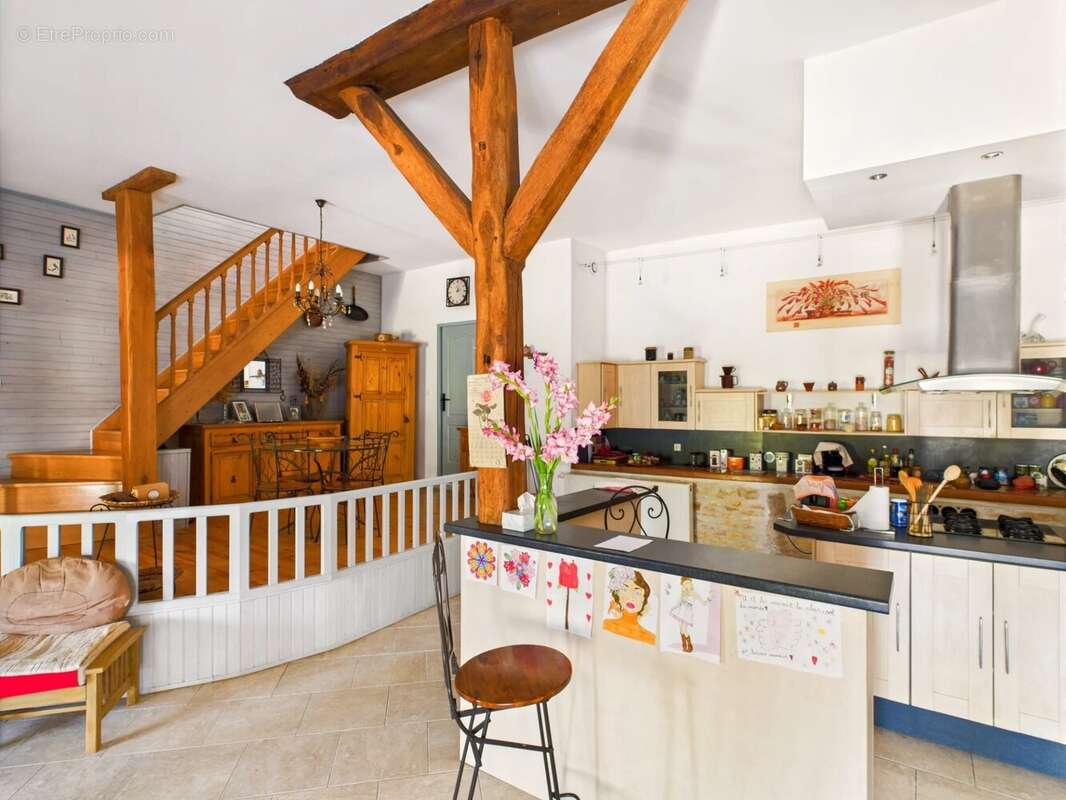 Maison de charme avec beaux volumes - photo 2