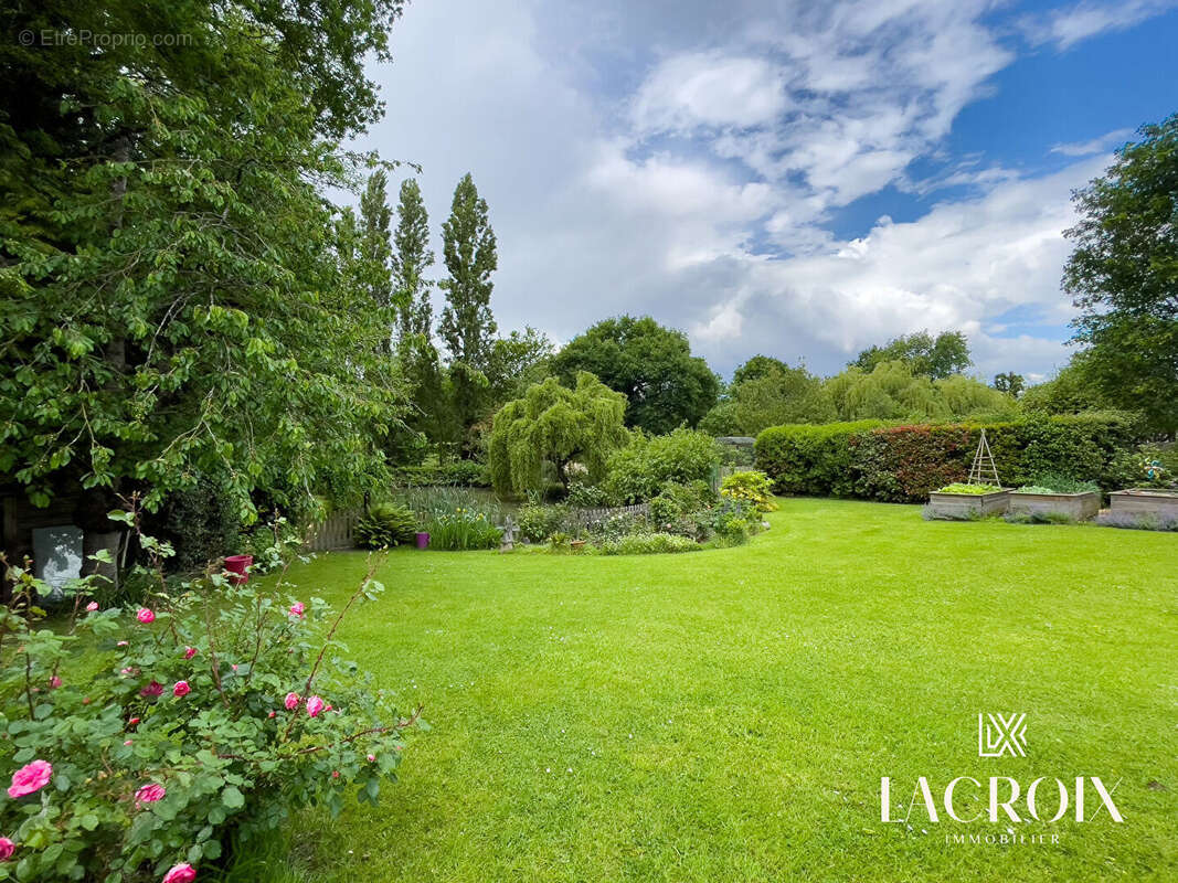 Maison à LA CHAPELLE-DES-FOUGERETZ