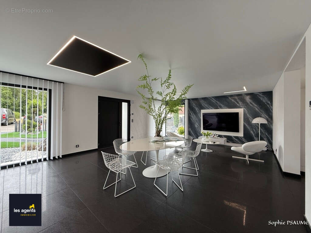 Maison à NEUFCHATEAU