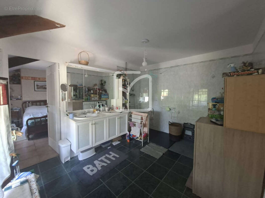 Maison individuelle en pierre, 136 m2, 4 chambres, terrain arboré clos de 1364 m2   Evriguet - photo 7