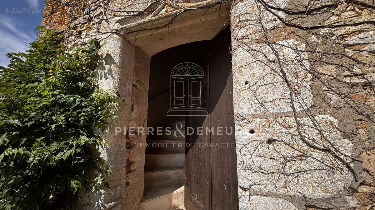 Domaine avec manoir et ses annexes sur 176ha de prairie et bois - photo 4