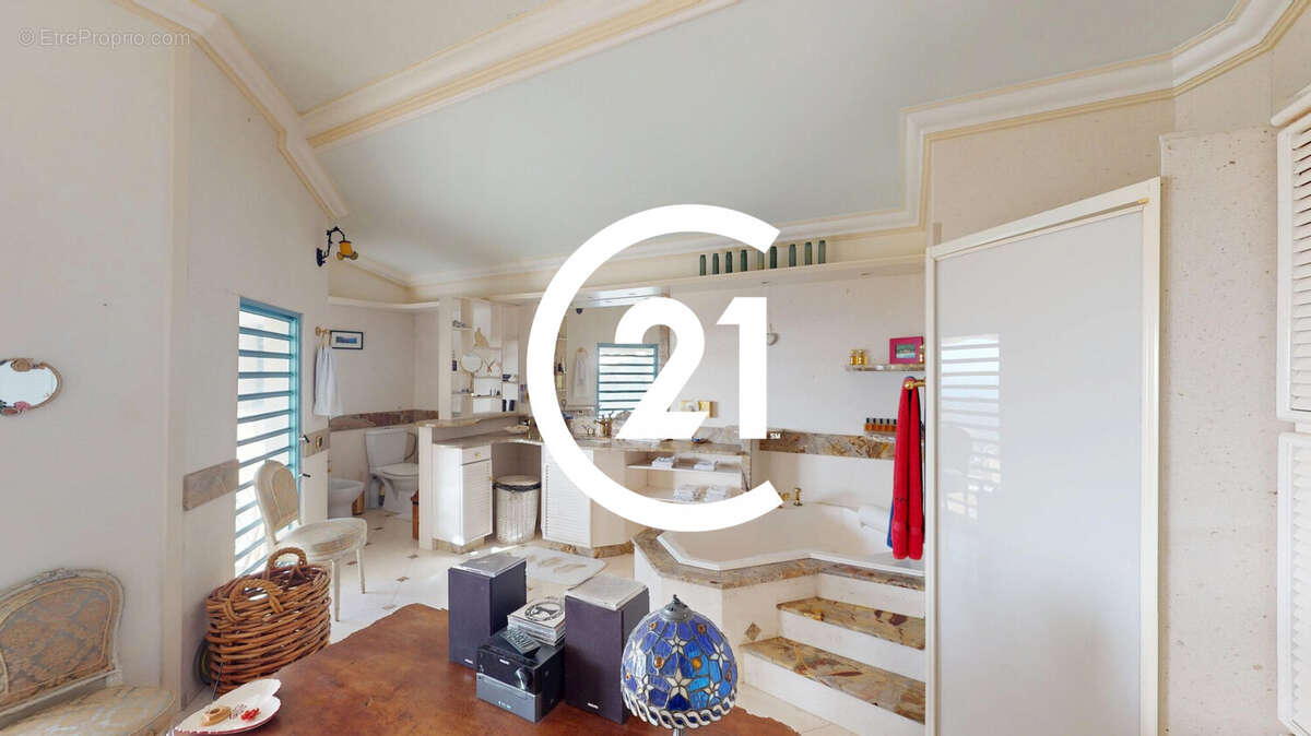 Maison à LES TROIS-ILETS