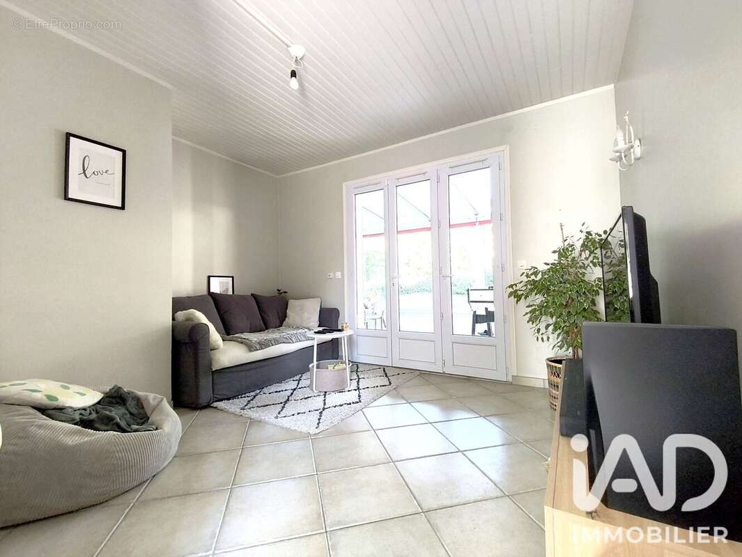 Maison 84 m² à Conde-Sainte-Libiaire  - photo 7