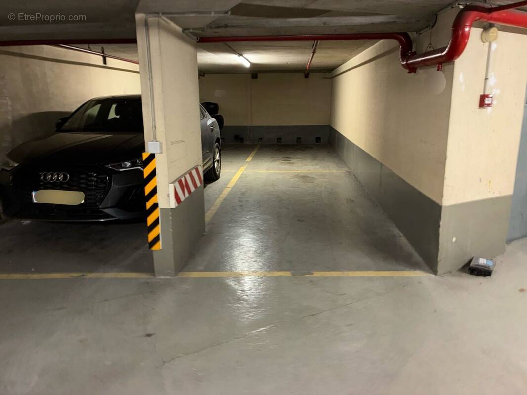 Parking à NEUILLY-SUR-SEINE