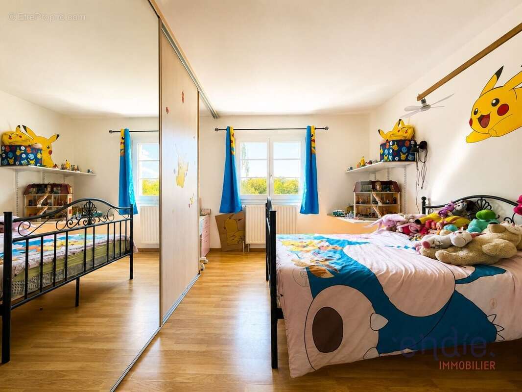 Spacieuse maison familiale de 226 m² avec sept chambres et piscine - photo 13