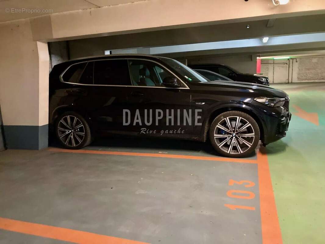 Parking à PARIS-6E