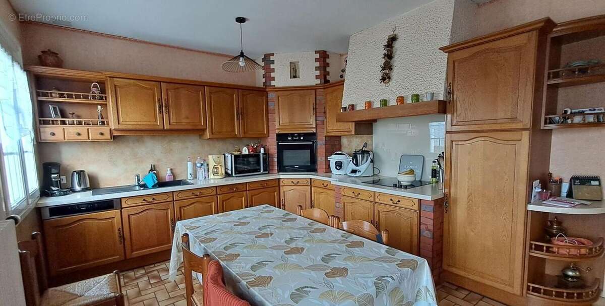 BELLE MAISON   4 chambres 2 SDE sur terrain  1100 m2 clôturé et plat - photo 4