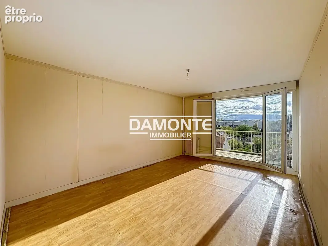 Appartement de Type 3 - Troyes - Balcon et place de parking - photo 2
