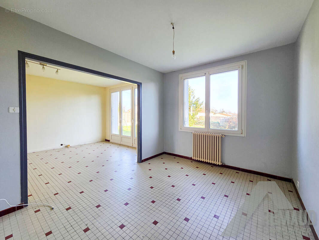 Maison à LA GENETOUZE