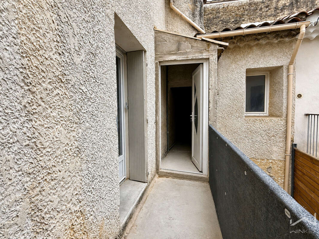 Nathalie SINARD vous présente cet immeuble de rapport à Piolenc - T2 + T3 + Studio avec cour intérieure et cav - photo 7