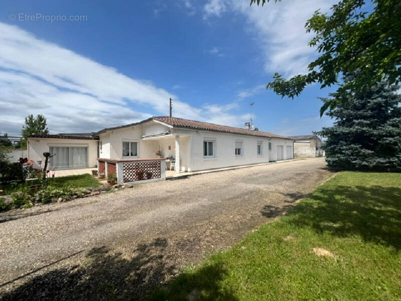 Maison à AIGUILLON