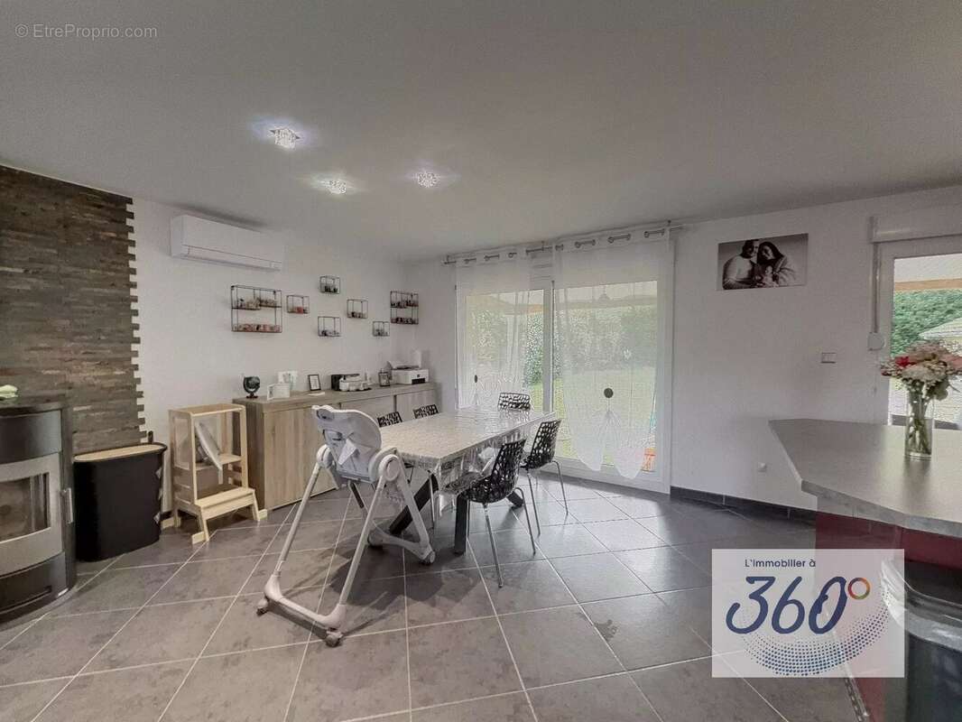 Maison à OUROUX-SUR-SAONE