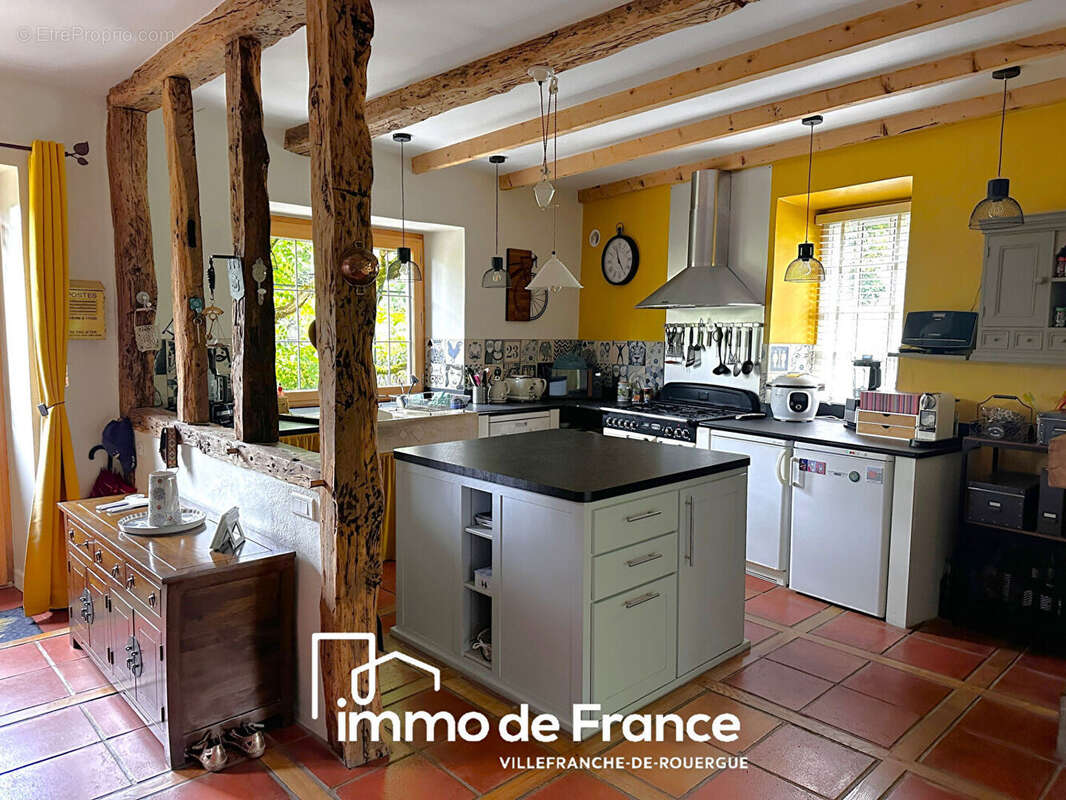 Propriété Villefranche de Rouergue, 168 m², 4 chambres, nombreuses dépendances sur 3816 m² de terrain clos attenant - photo 5