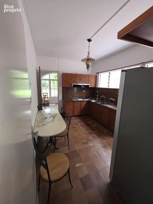 Zone résidentielle villa F6/7 à rénover sur 1600 € m2 de terrain - photo 4