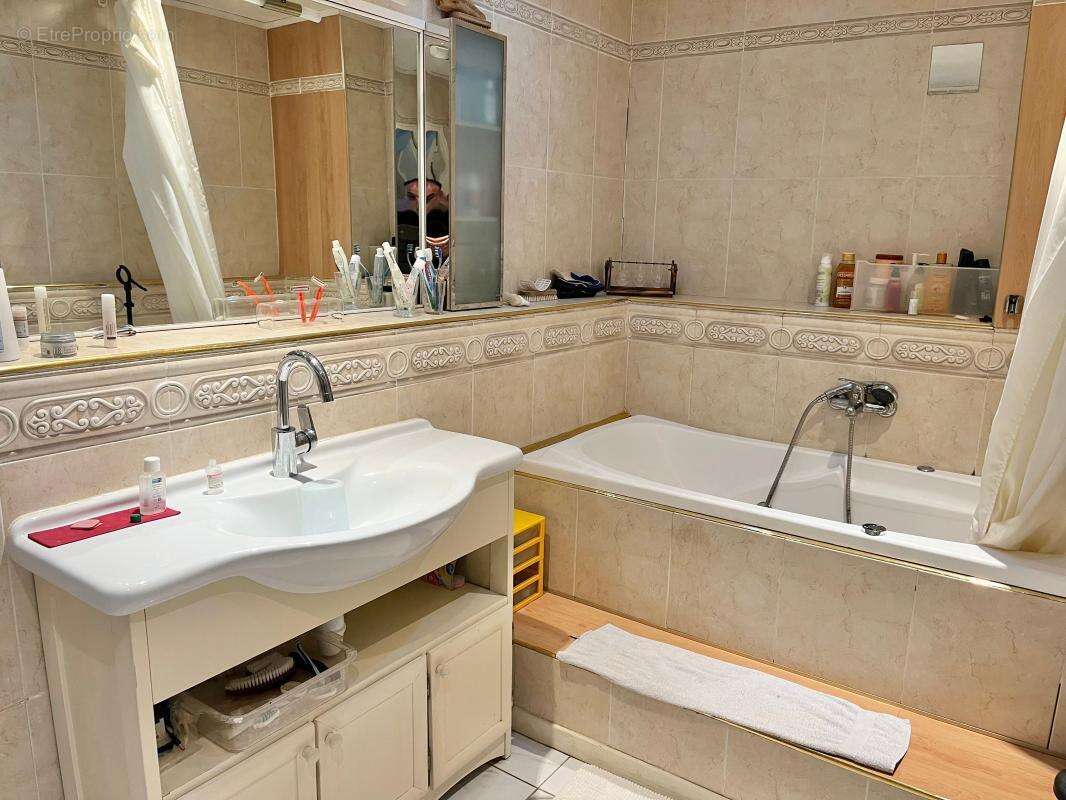 Appartement à MEZE