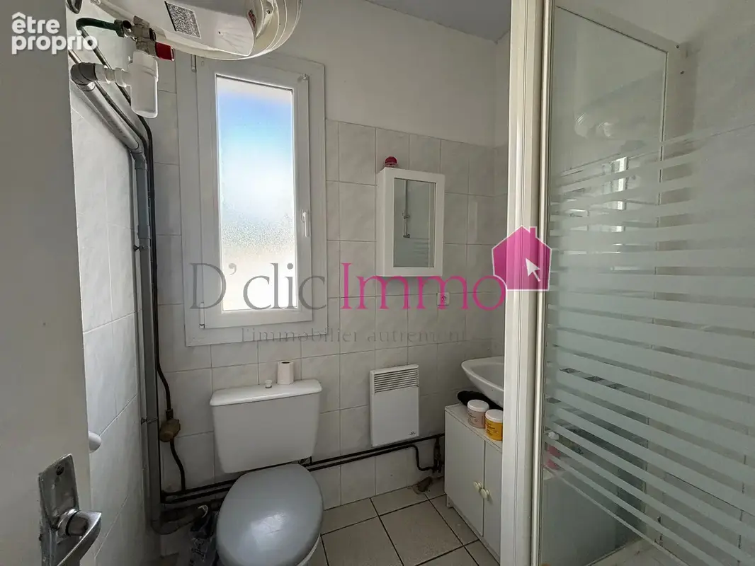 COMMEQUIERS - centre ville - Maison composée de deux logements - photo 12