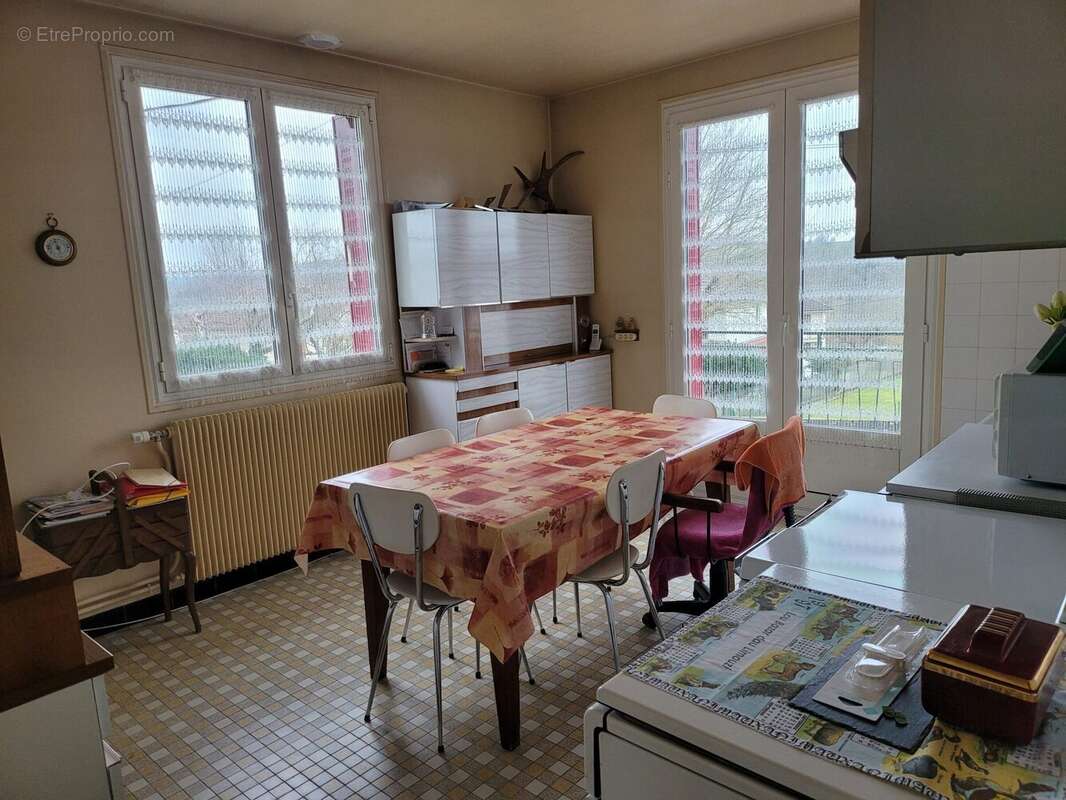 Maison à SAINT-LEONARD-DE-NOBLAT