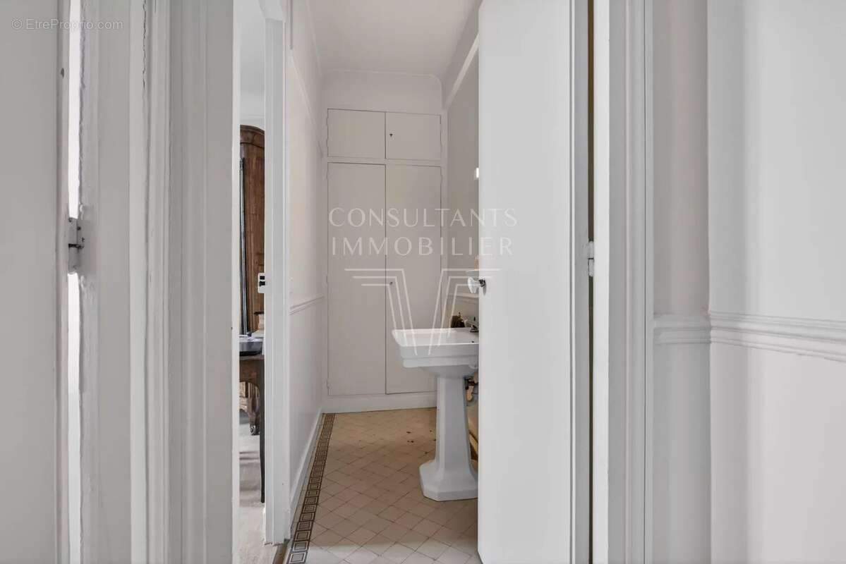 Appartement à PARIS-16E