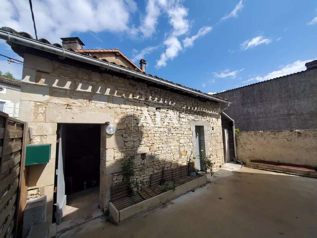 Maison à CHAMPAGNE-MOUTON