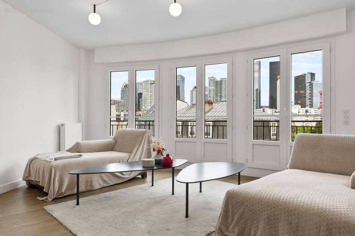 Appartement à COURBEVOIE