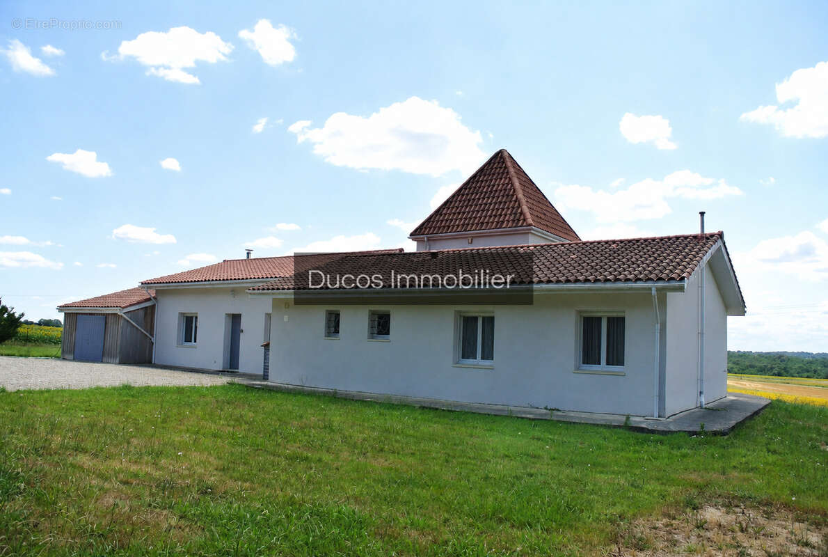 Sur les hauteurs dans un bel environnement maison 5 chambres - photo 4