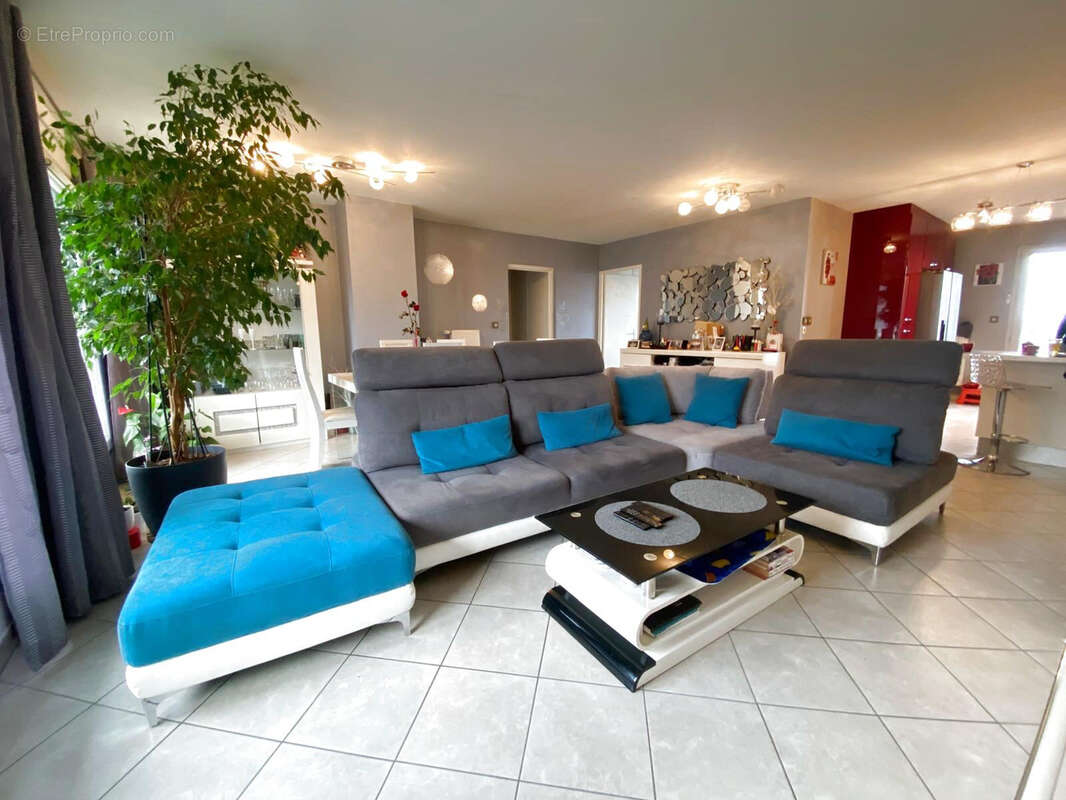 Attique de 111m2 avec extérieurs confortables - T5 - photo 2