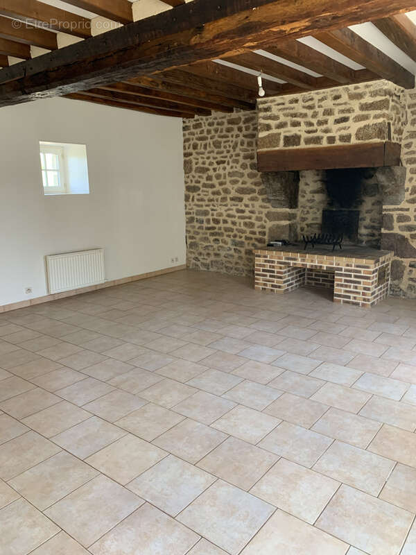 Maison à AMBRIERES-LES-VALLEES