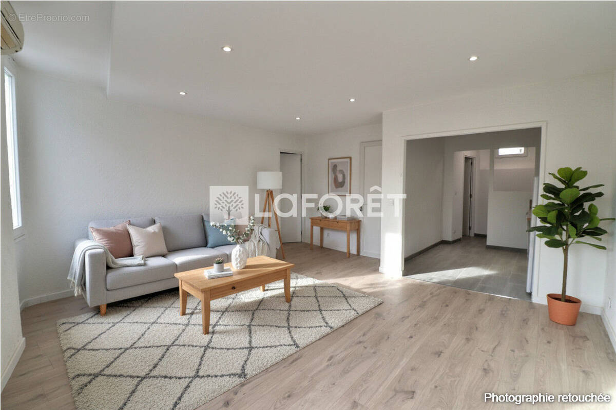 Appartement à CUERS