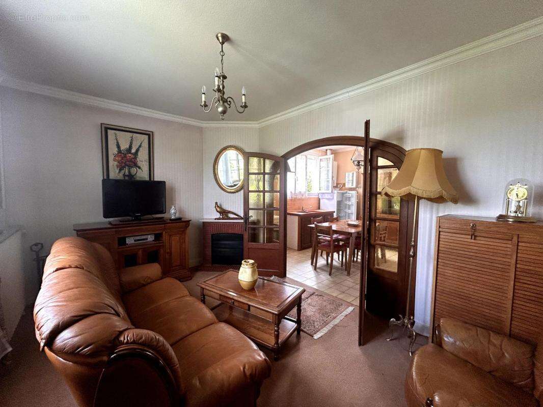 Maison à SELLES-SAINT-DENIS