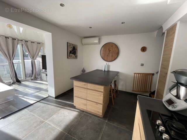 Maison à VIC-LA-GARDIOLE