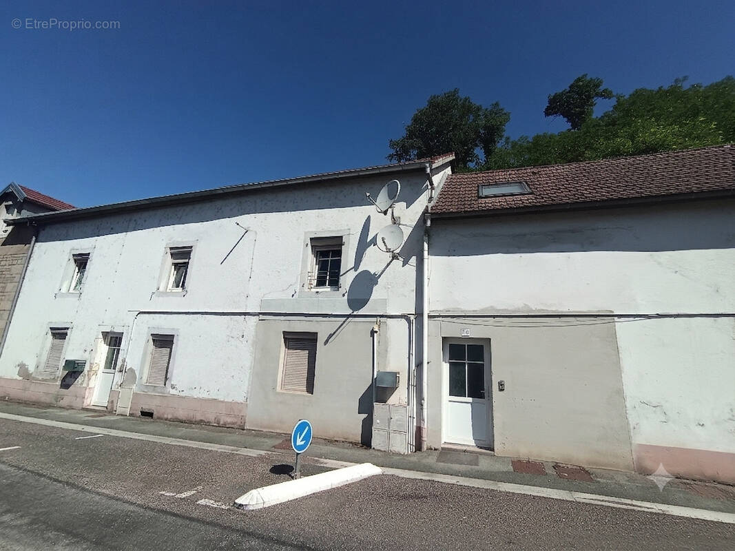 Idéal pour un investissement locatif ou un premier achat cet ensemble de deux appartements venus en un seul lo - photo 1