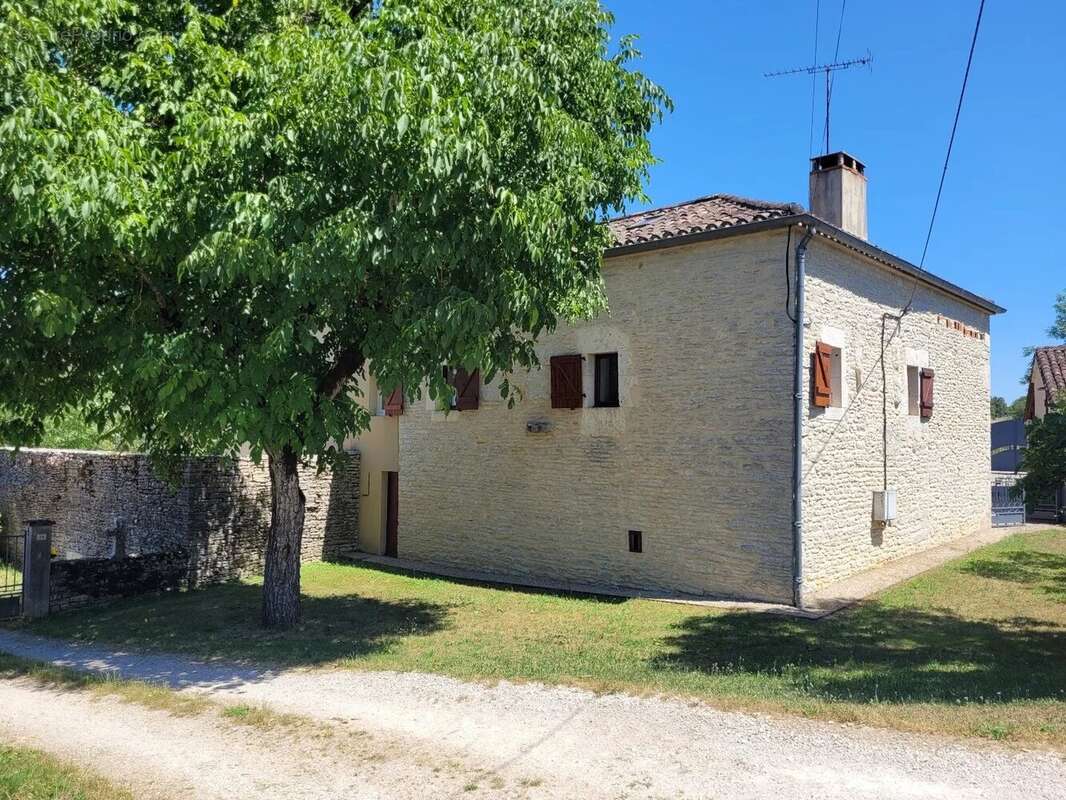 Charmante propriété en pierre avec dépendance, sur plus de 2500 m² de terrain, à 20 minutes de Cahors - photo 17
