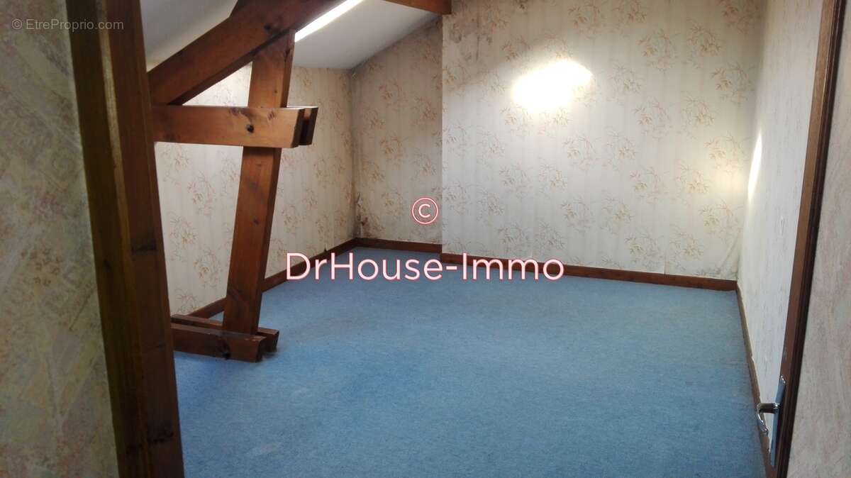 Appartement à COMBEAUFONTAINE